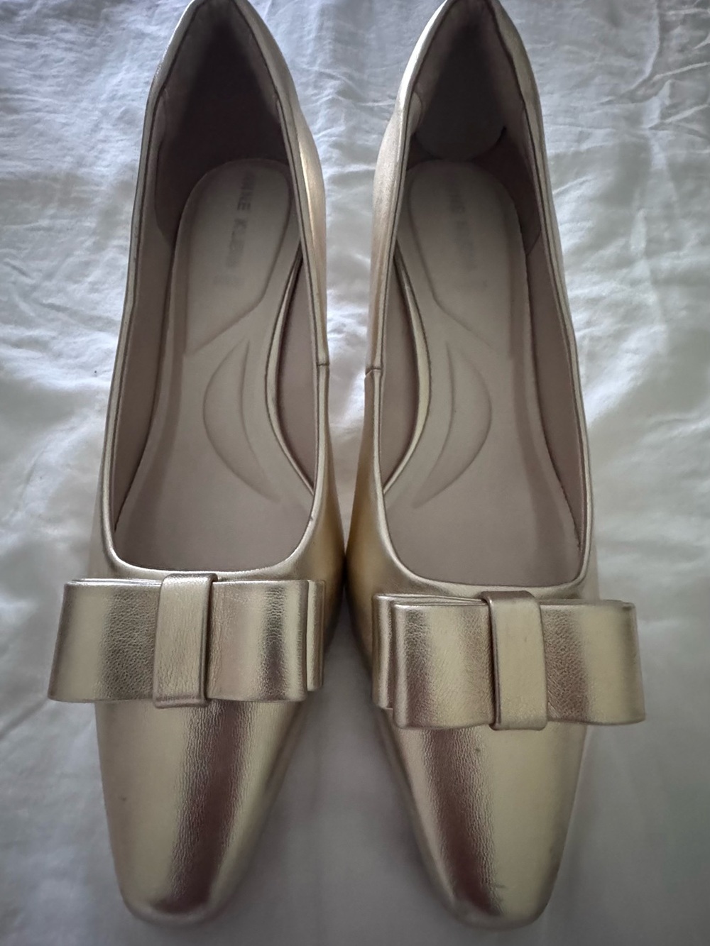 Anne Klein Iflex Gold Satin Bow Mid-Heel Pumps Size 9.5 - Picture 9 of 12